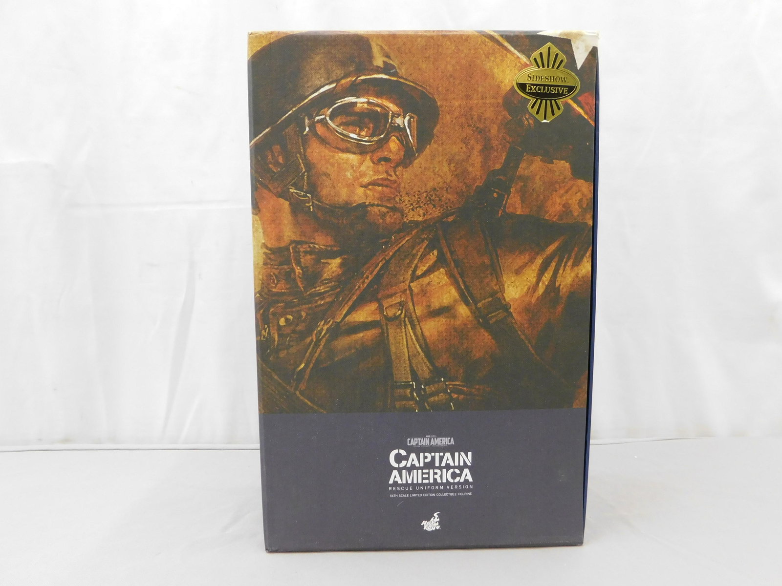 Hot Toys Captain America Rescue Uniform Figure (1 of 5)