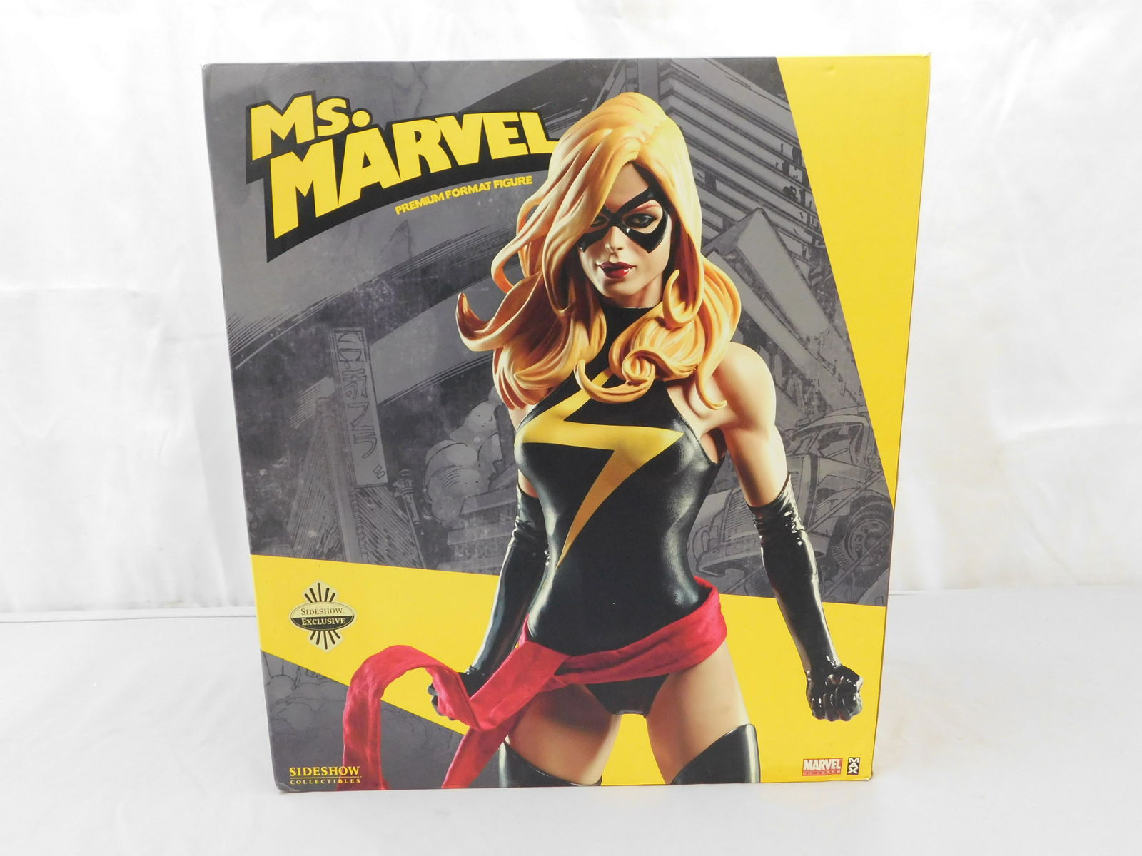 Sideshow Ms. Marvel Premium Format Statue (1 of 5)