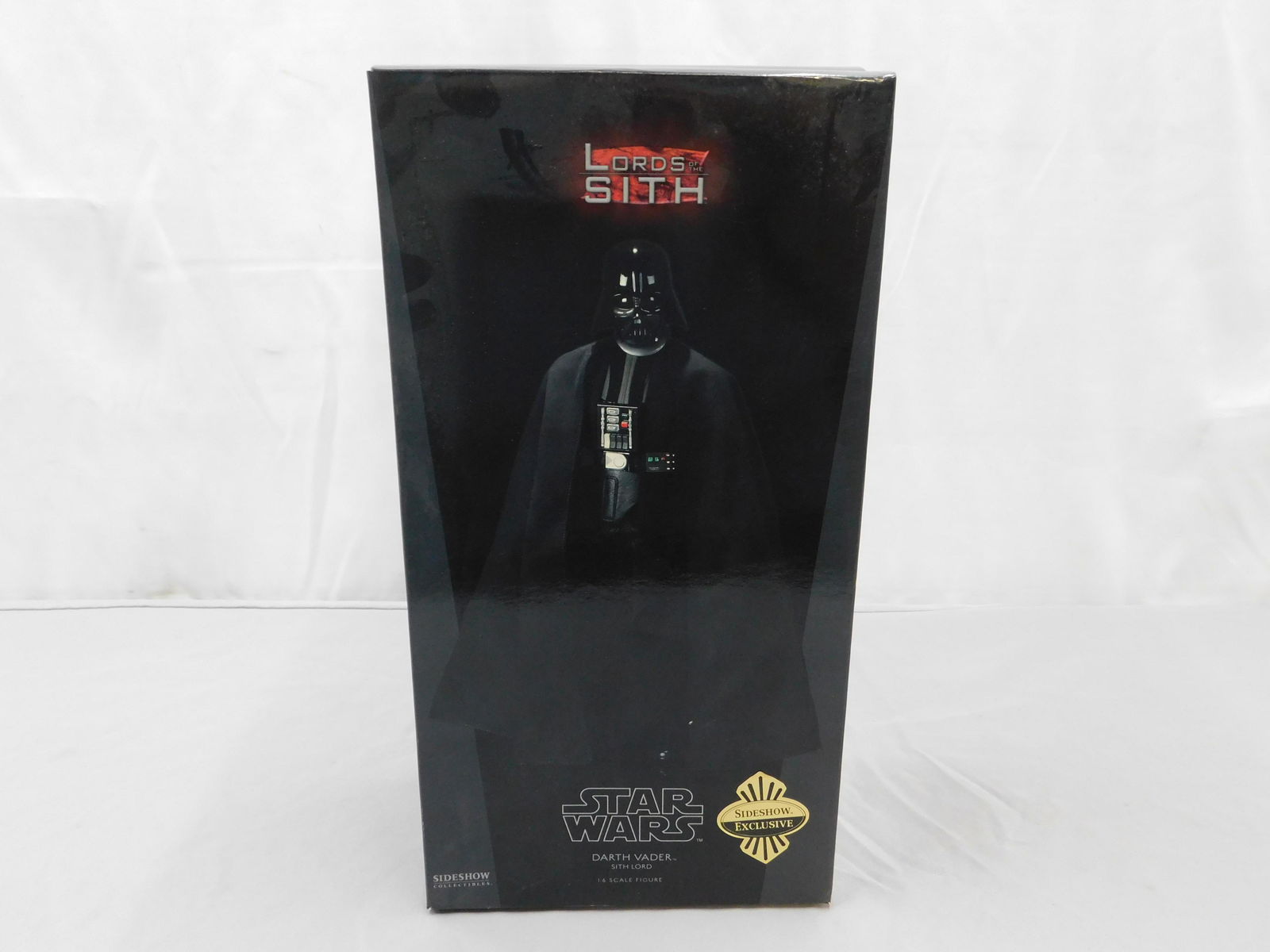 Star Wars Sideshow Darth Vader 1:6 Scale Figure (1 of 4)