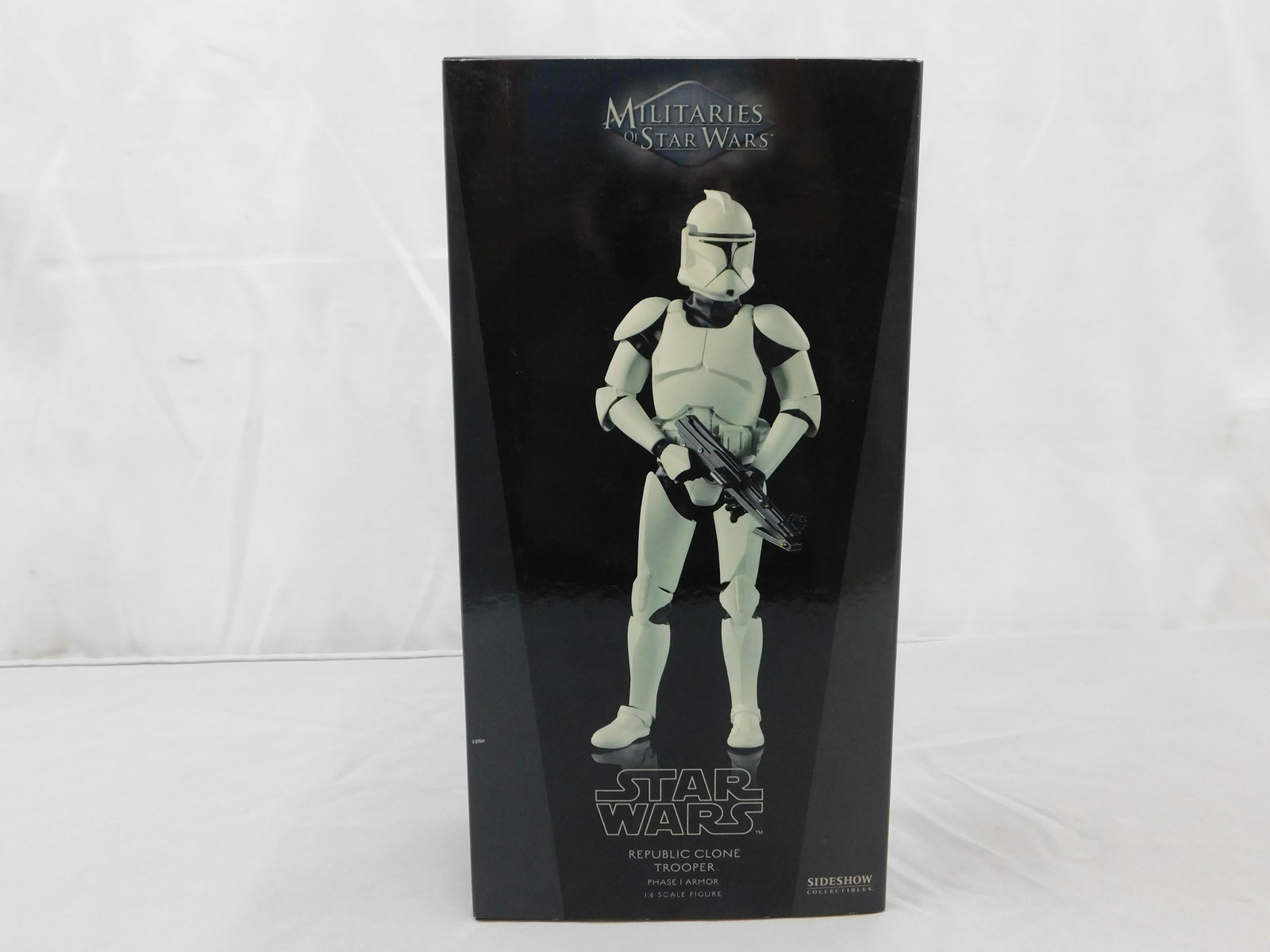Star Wars Sideshow Republic Clone Trooper 1:6 Scale Figure (1 of 4)