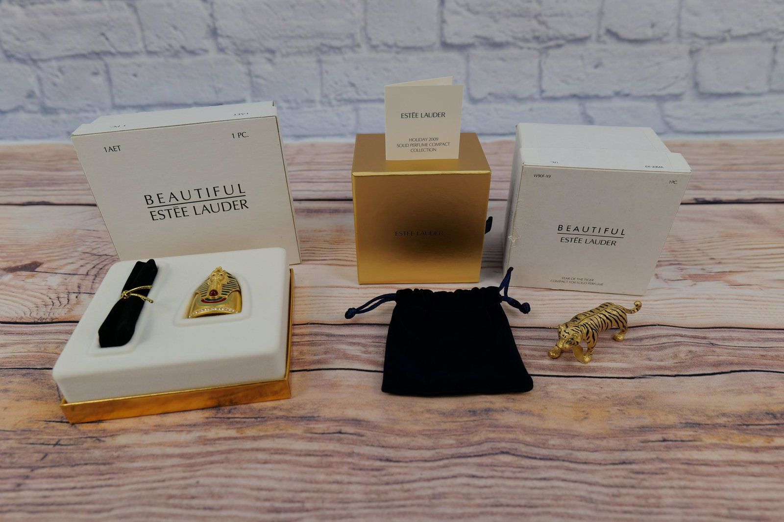 2 Estee Lauder Perfume Compacts (1 of 17)