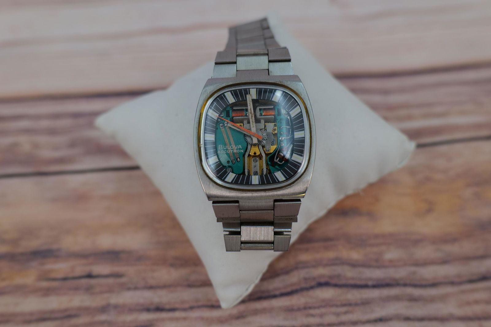 Bulova Accutron 214 Spaceview Watch (1 of 4)