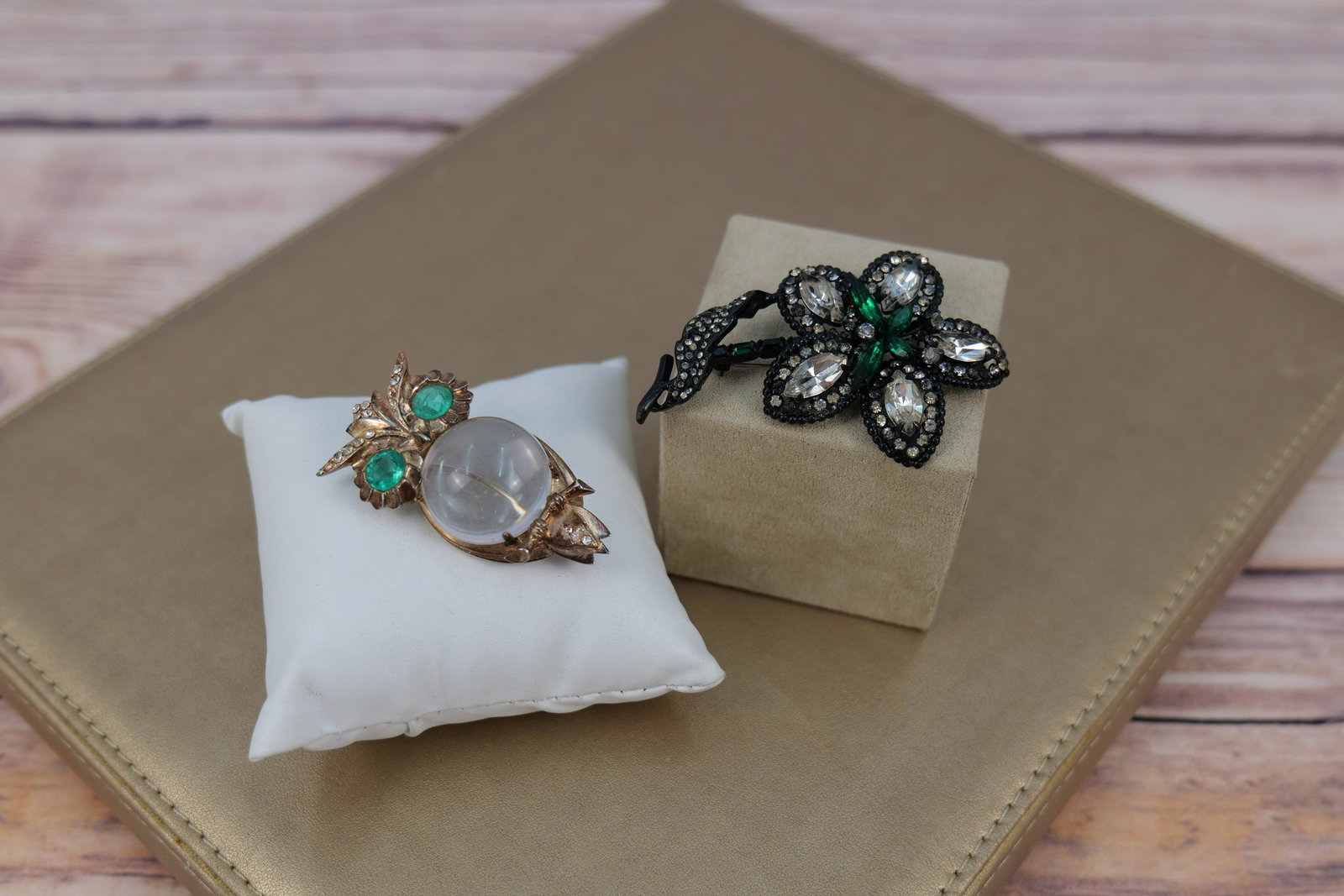 Lot of 2 Vintage Pins (1 of 6)