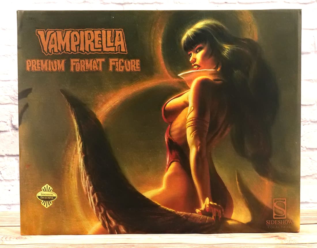 Sideshow Vampirella Premium Format Figure (1 of 7)