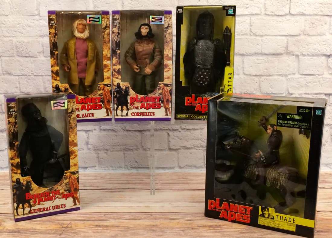 Lot of 5 Planet of the Apes Figures: Lot of 5 Planet of the Apes Figures by Hasbro including Attar, Thade, Dr. Zaius, Cornelius, and Beneath the Planet of the Apes - General Ursus. All invoices must be paid within 24 hours of the sale. W