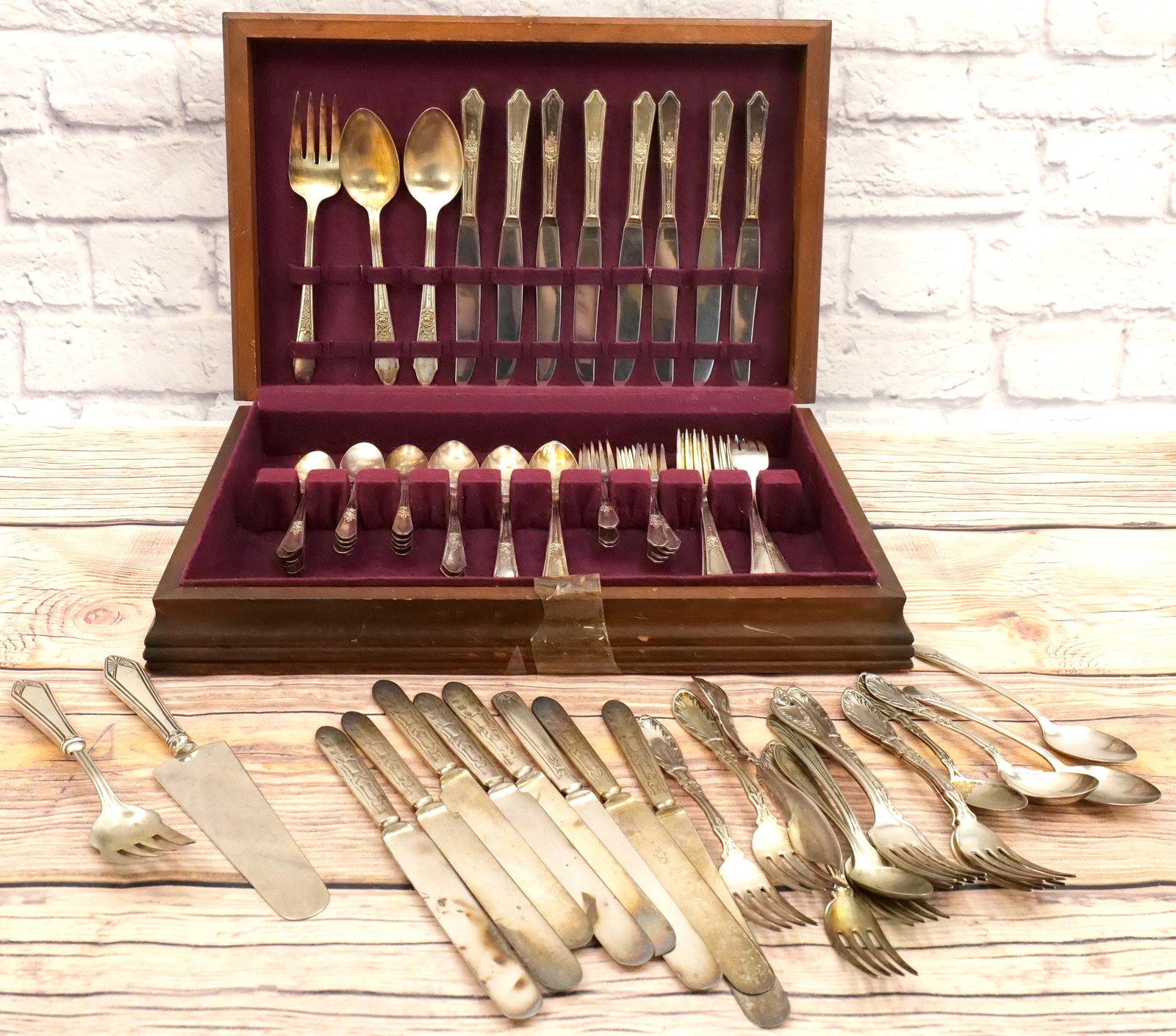 Vintage Silverplate Dinnerware with 2 Sterling Handled Pieces (1 of 4)