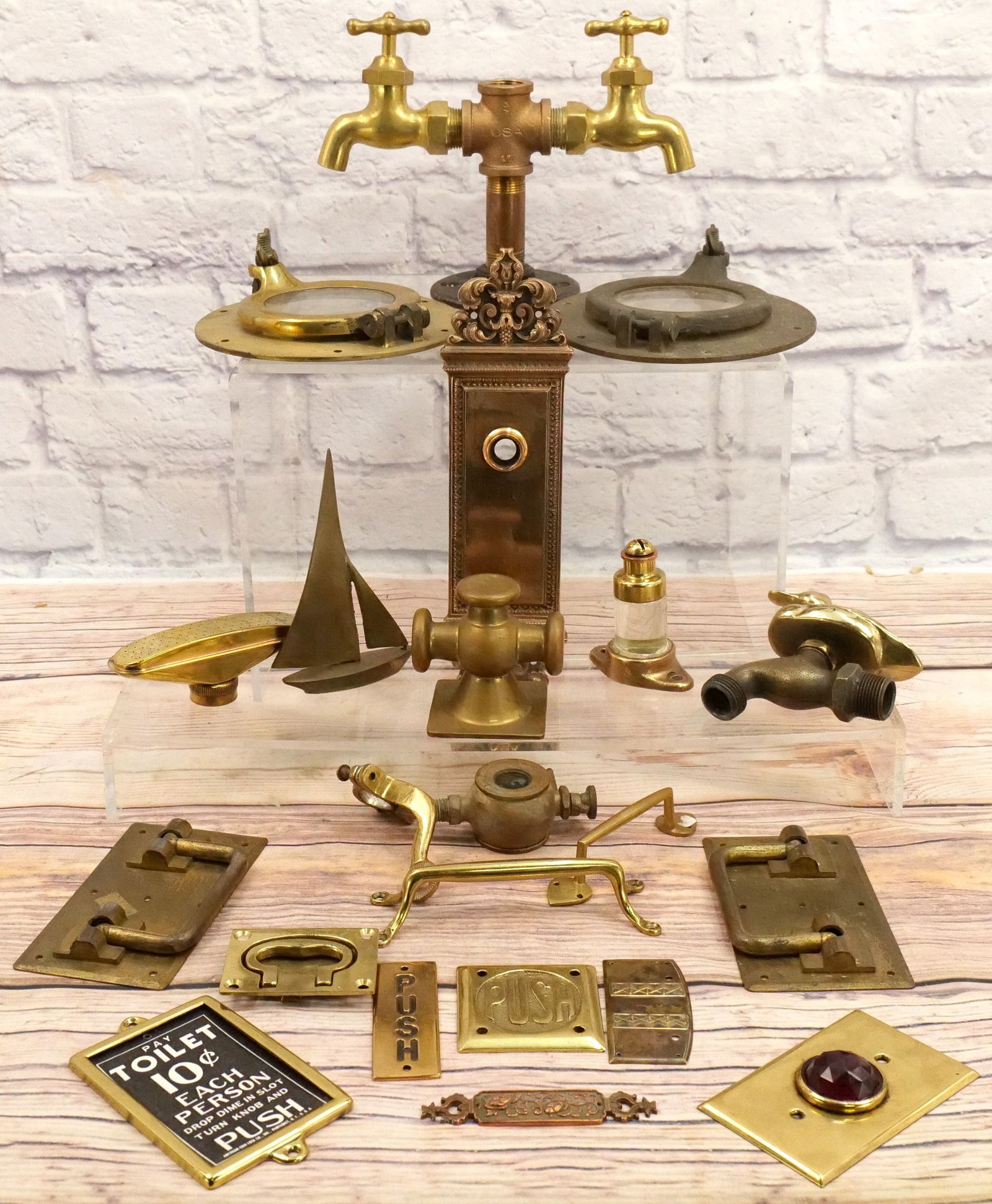 Group Lot of Brass Items (1 of 4)