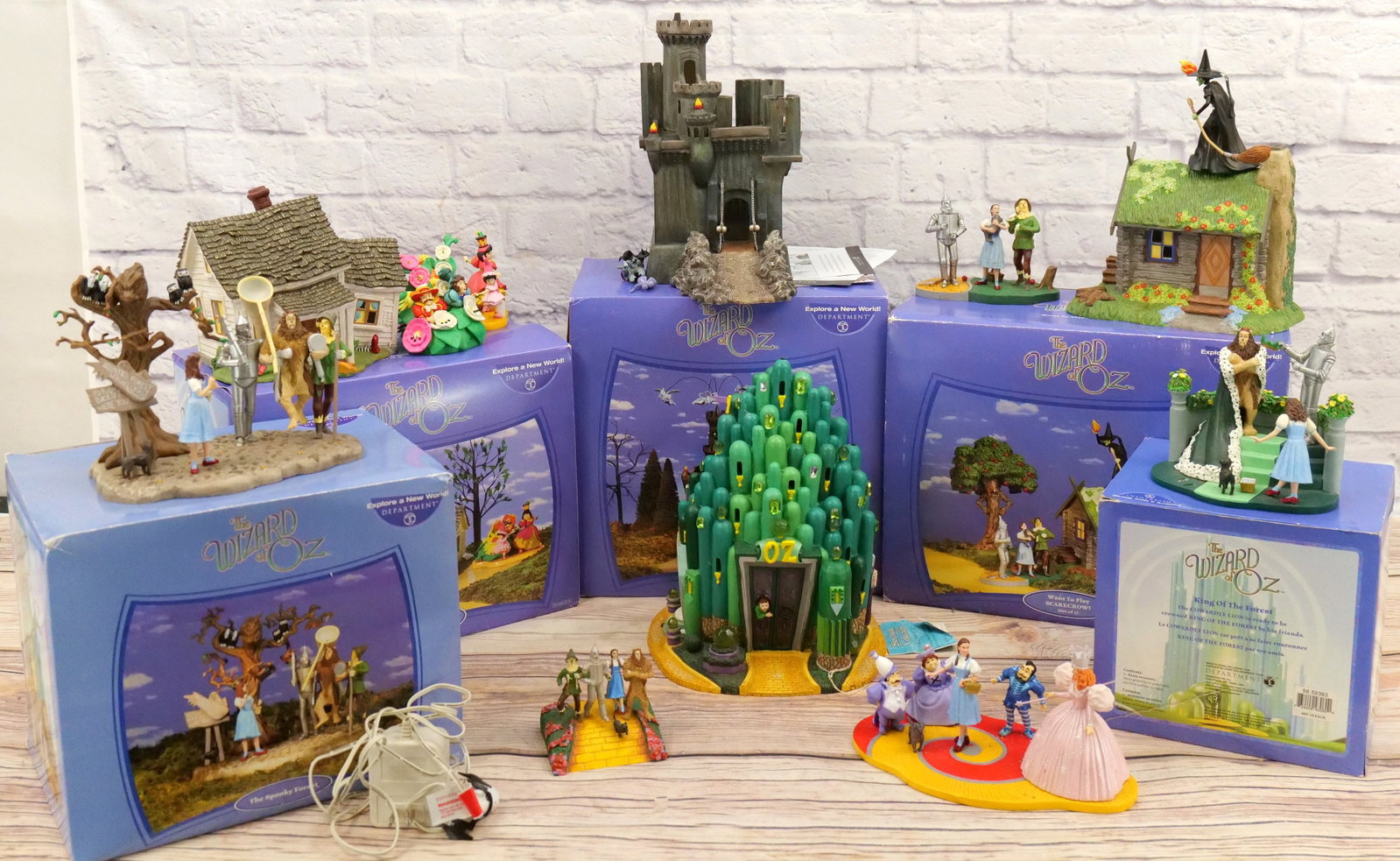 Large Lot of Department 56 Wizard of Oz Houses and Accessories: Large Lot of Department 56 Wizard of Oz Houses and Accessories. ALL ITEMS ARE HEAVILY AS-IS. Missing Parts, Accessories, Broken, Chipped, ETC. Some of the larger items are Wicked Witch Castle, Spooky 