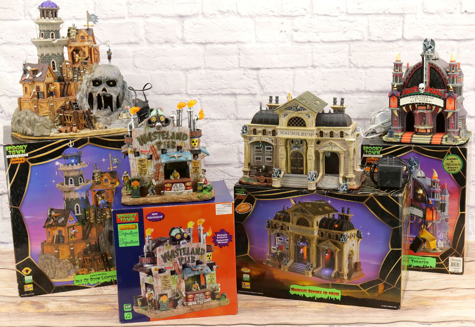 Lot of 4 Lemax Spooky Town Village Items (1 of 12)