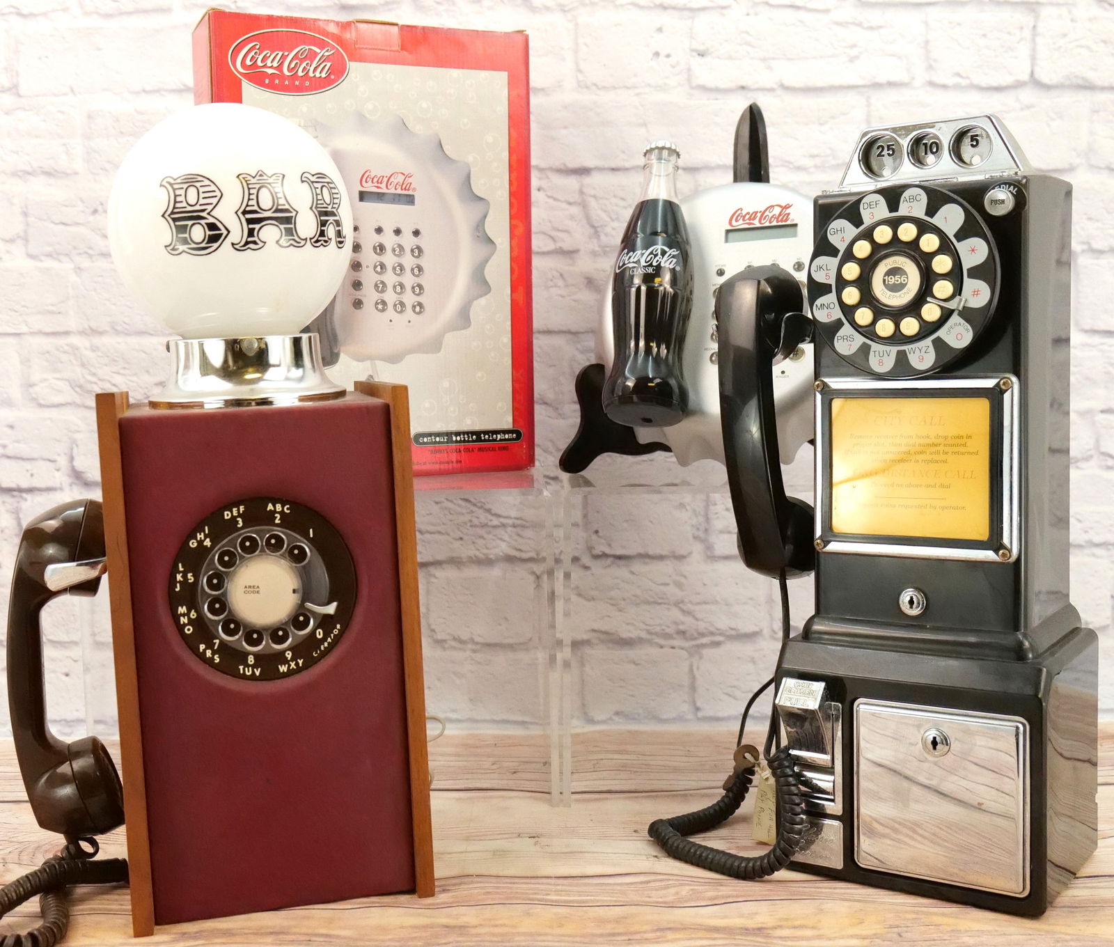 Lot of 3 Novelty Telephones (1 of 7)