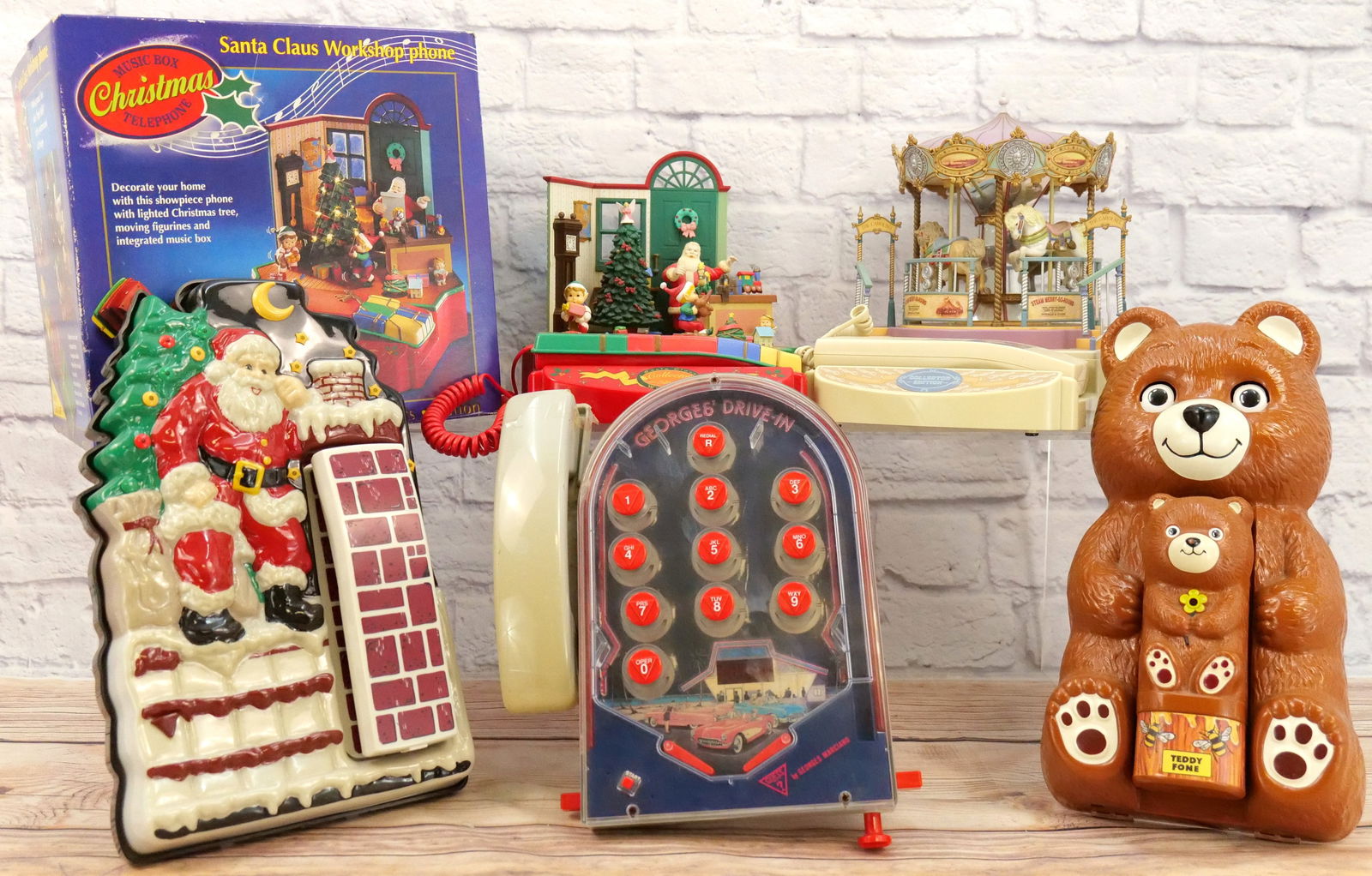 Lot of 5 Novelty Telephones (1 of 8)