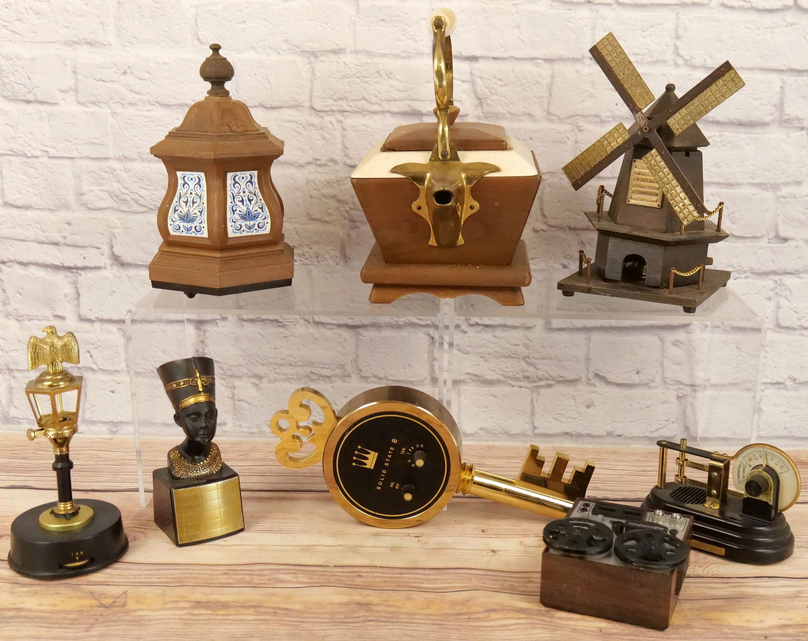 Lot of 7 Novelty Radios (1 of 9)