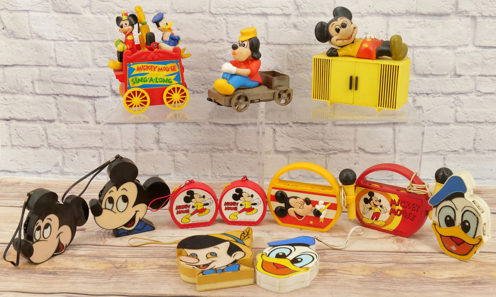 Lot of 12 Novelty Disney Radios (1 of 9)