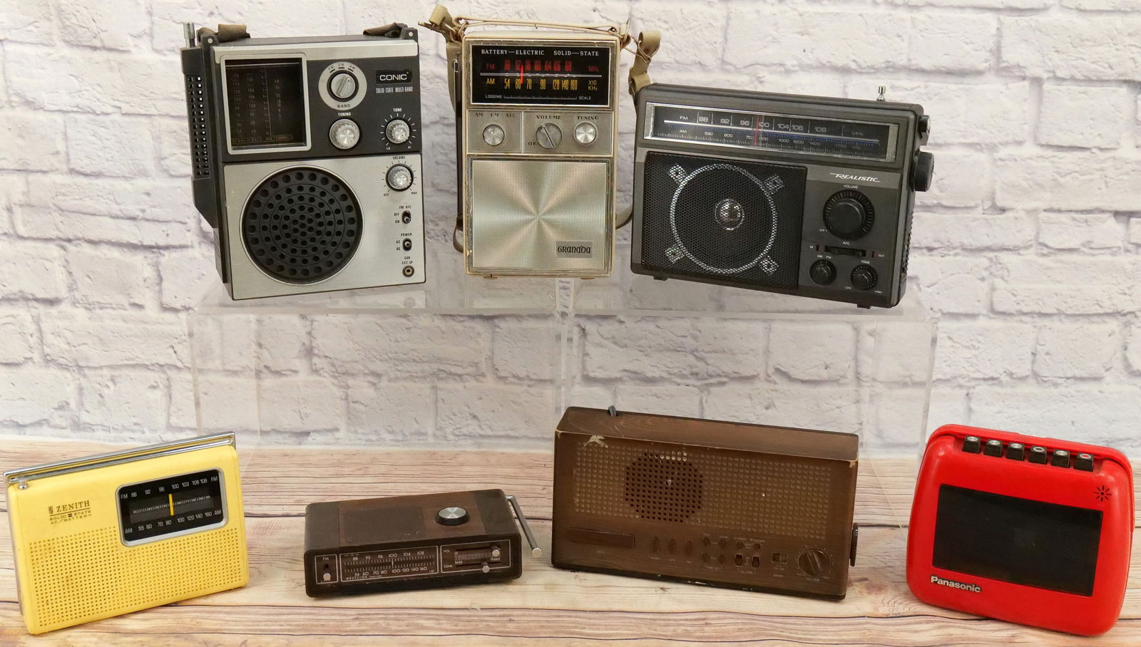 Lot of 7 Vintage Radios (1 of 7)