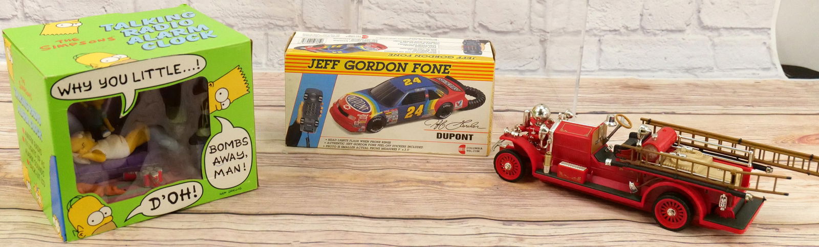 Lot of 3 Novelty Radios/Phones (1 of 7)