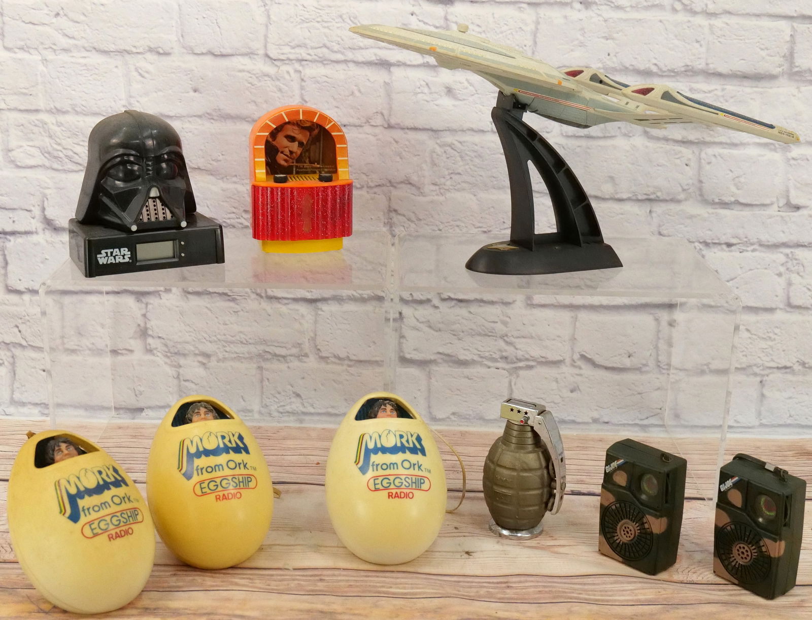 Lot of 9 Novelty Radios (1 of 8)