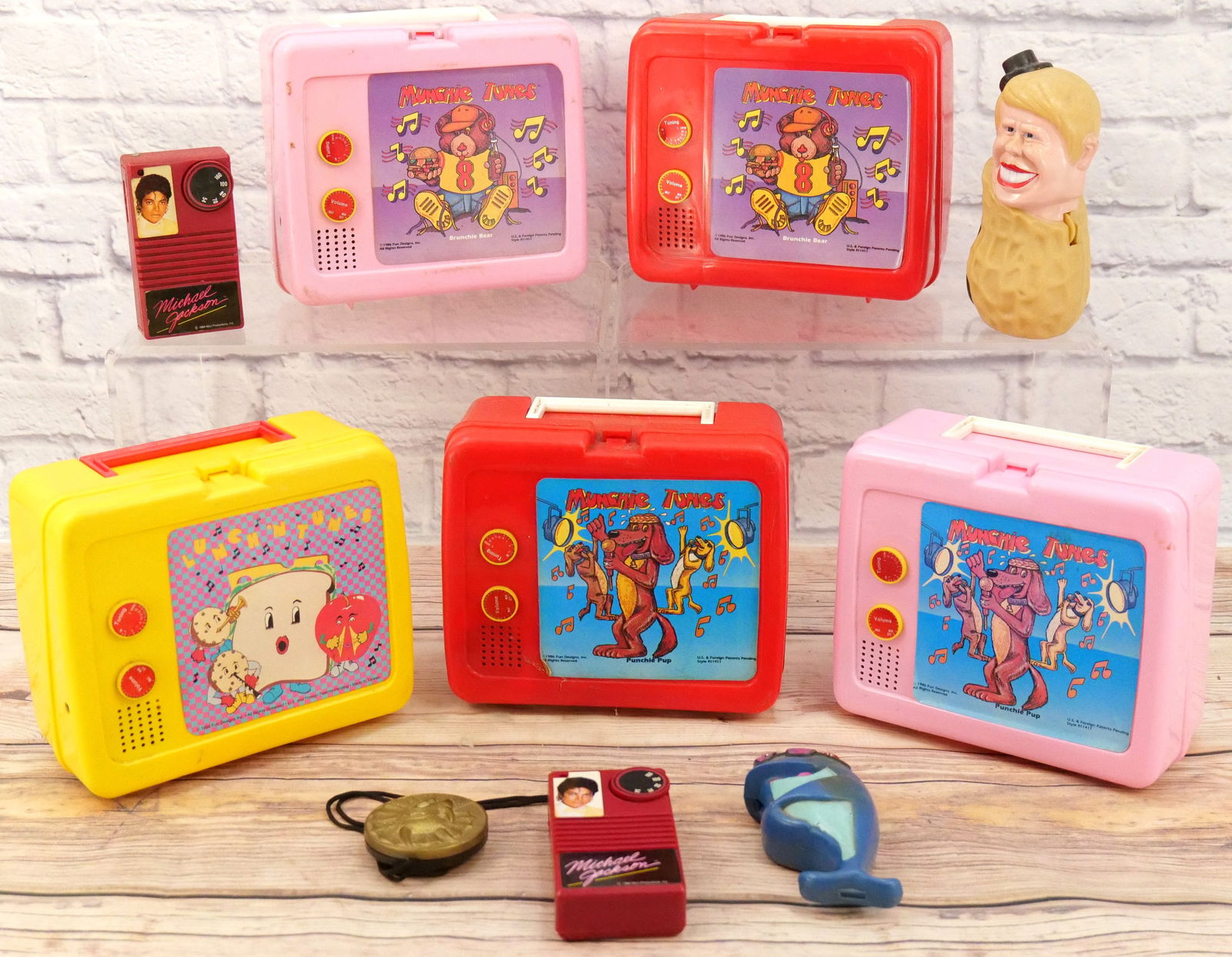 Lot of 10 Novelty Radios (1 of 9)