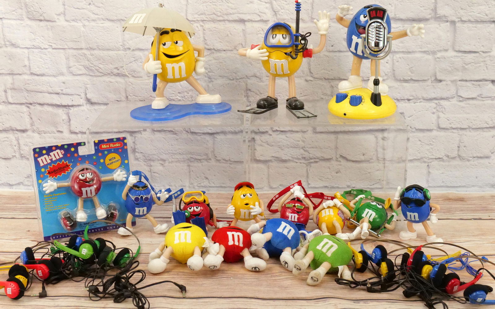 Lot of 15 M&M's Novelty Radios (1 of 8)