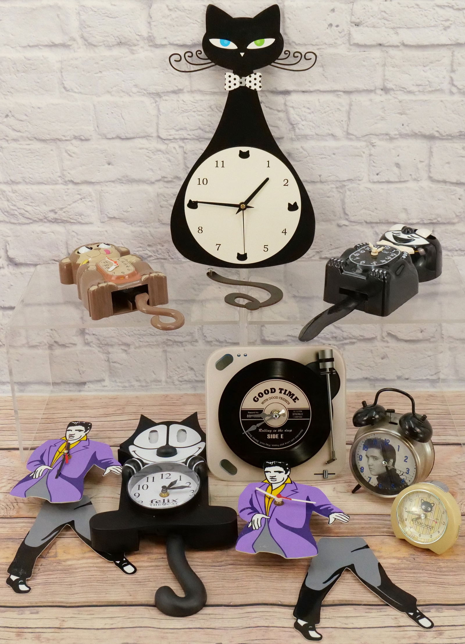 Lot of 9 Novelty Clocks (1 of 5)