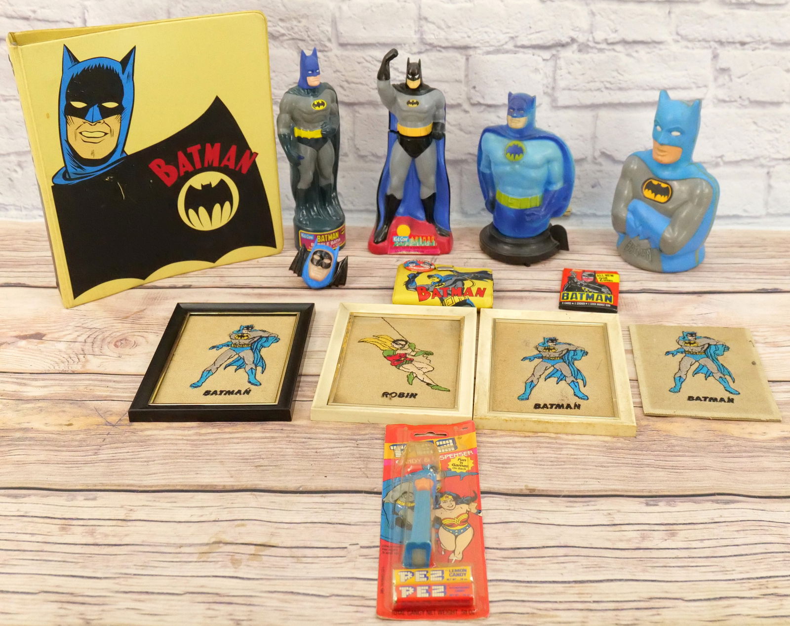 Lot of Vintage Batman Items (1 of 7)