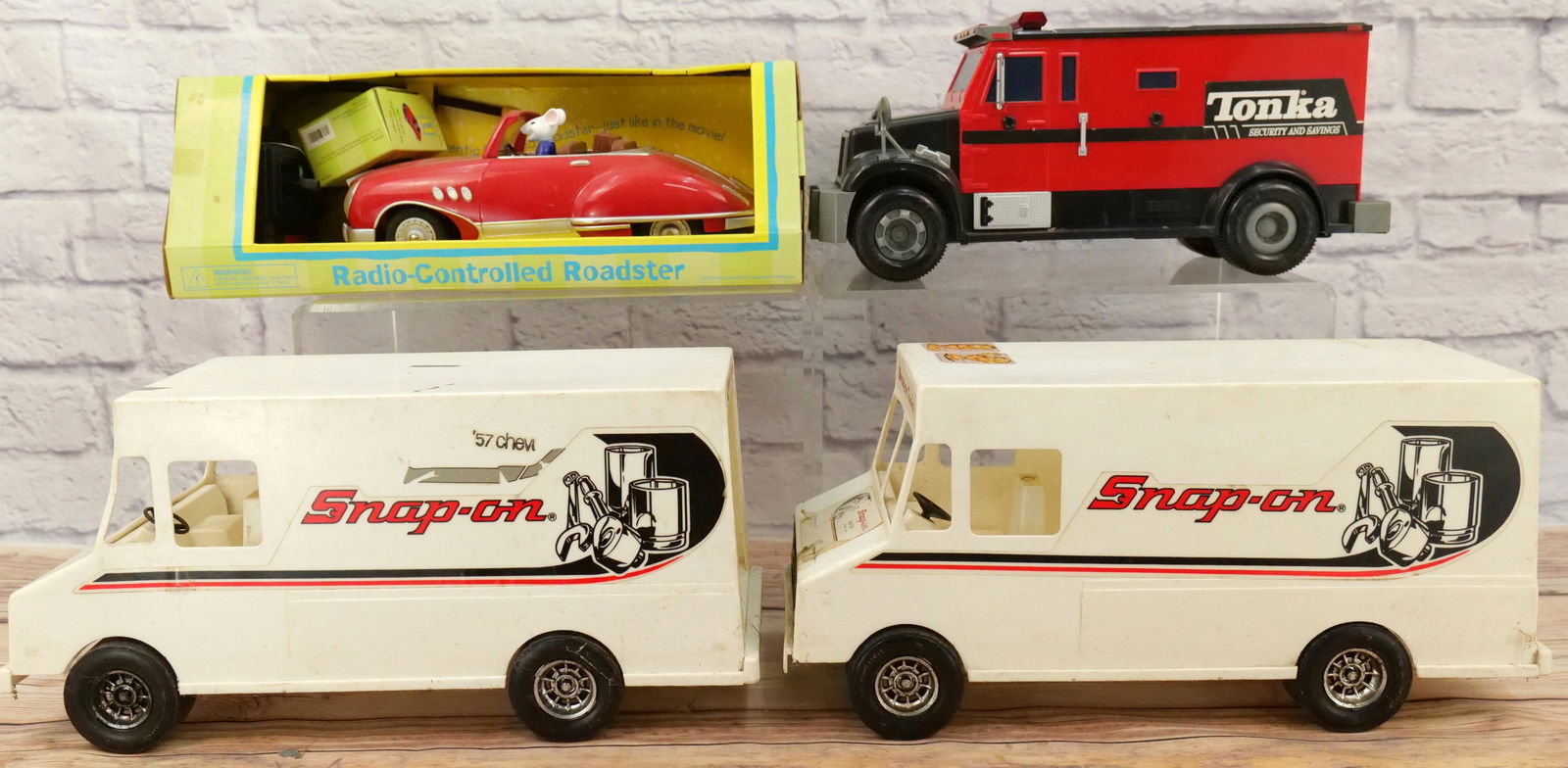 Lot of Mixed Toy Cars and Trucks (1 of 14)