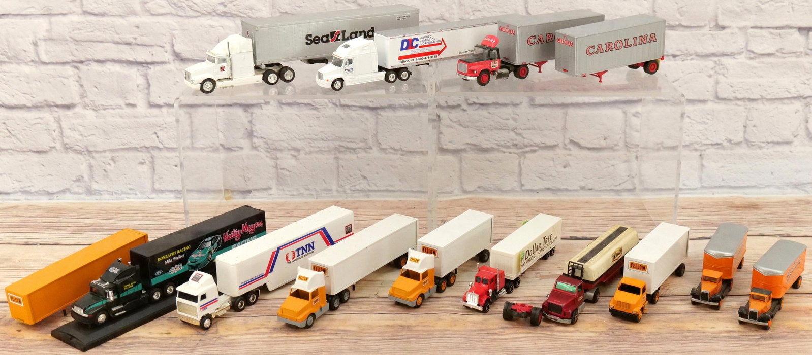 Lot of Loose Diecast Tractor Trailers: Lot of Loose Diecast Tractor Trailers. All invoices must be paid for within 24 hours. We offer multiple shipping options, please read the terms as they have changed. We also offer pick ups on Friday, 