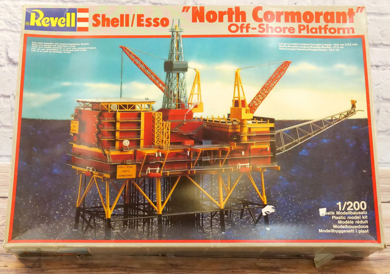 Revell Shell/Esso "North Cormorant" Off Shore Platform Model Kit: Revell Shell/Esso "North Cormorant" Off Shore Platform Model Kit. Appears to be complete in box. All invoices must be paid for within 24 hours. We offer multiple shipping options, please read the term