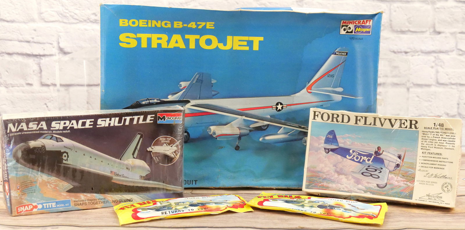 Lot of 3 Aircraft Model Kits and Toys (1 of 6)