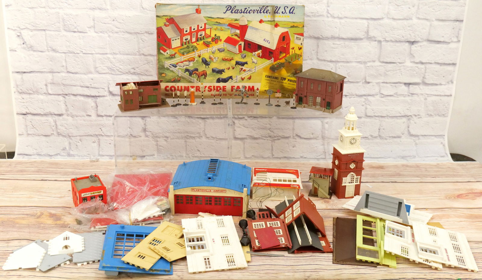 Large Lot of Plasticville (1 of 10)