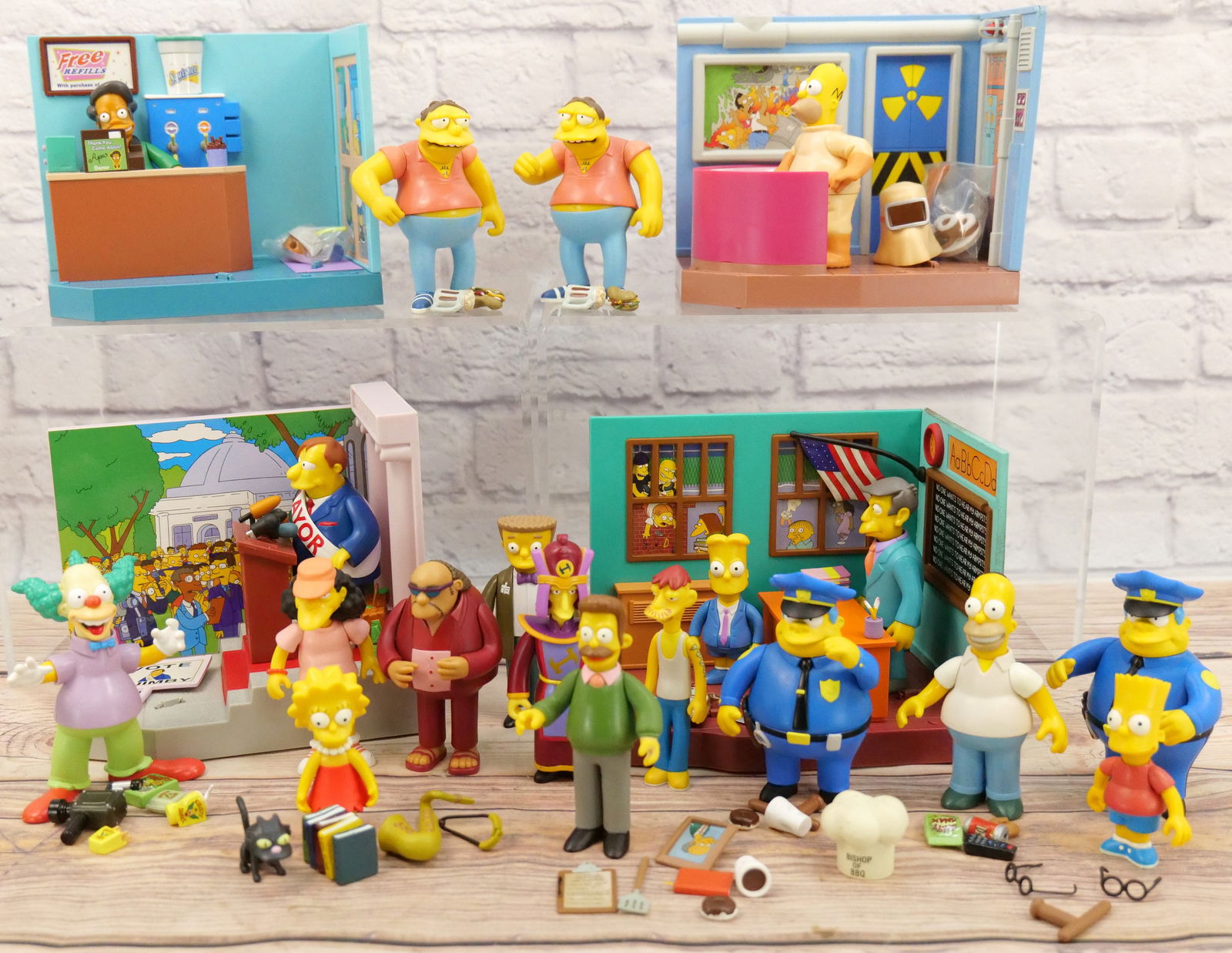 Large Lot of Loose Simpsons Environments and Figures: Large Lot of Loose Simpsons Environments and Figures. All invoices must be paid within 24 hours of the sale. We offer multiple shipping options, please read the terms as they have changed. We also off