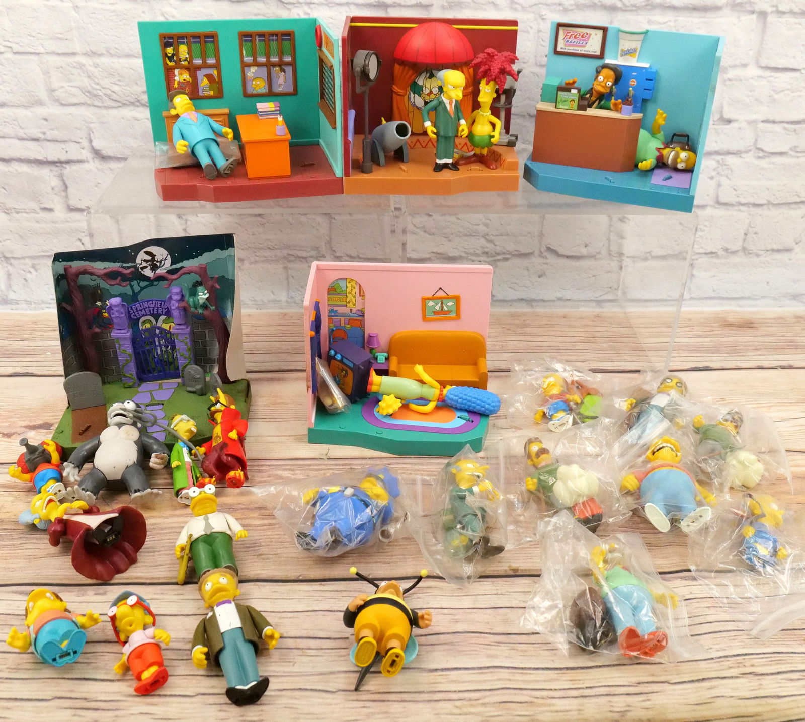 Large Lot of Loose Simpsons Interactive Environments and Figures (1 of 11)
