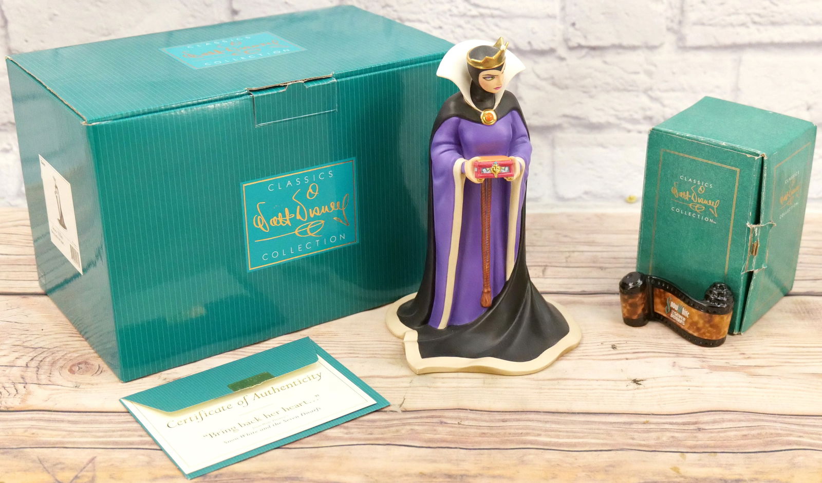 Lot of 2 WDCC Snow White Figurines (1 of 7)