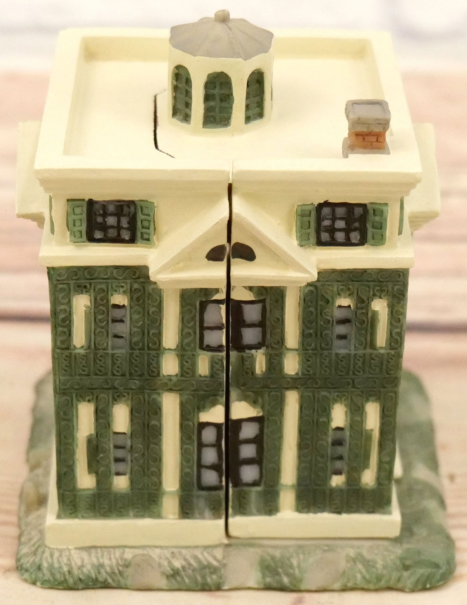 Disney Haunted Mansion Hinged Resin Box/Figure (1 of 9)