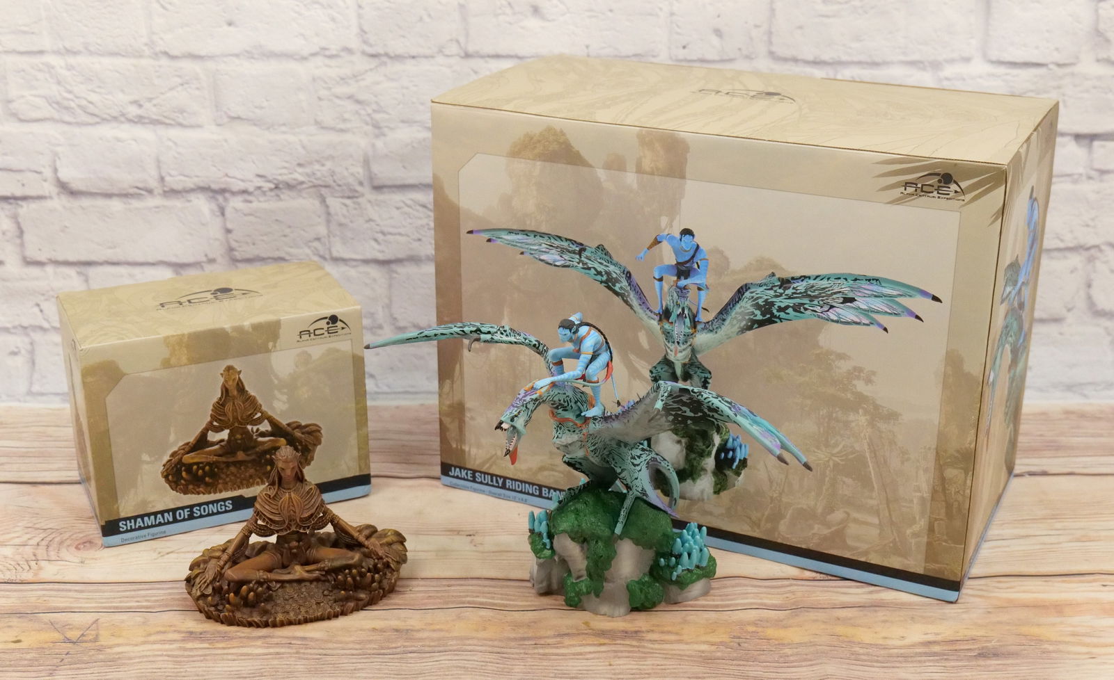 Lot of 2 Avatar Collectible Figurines (1 of 8)