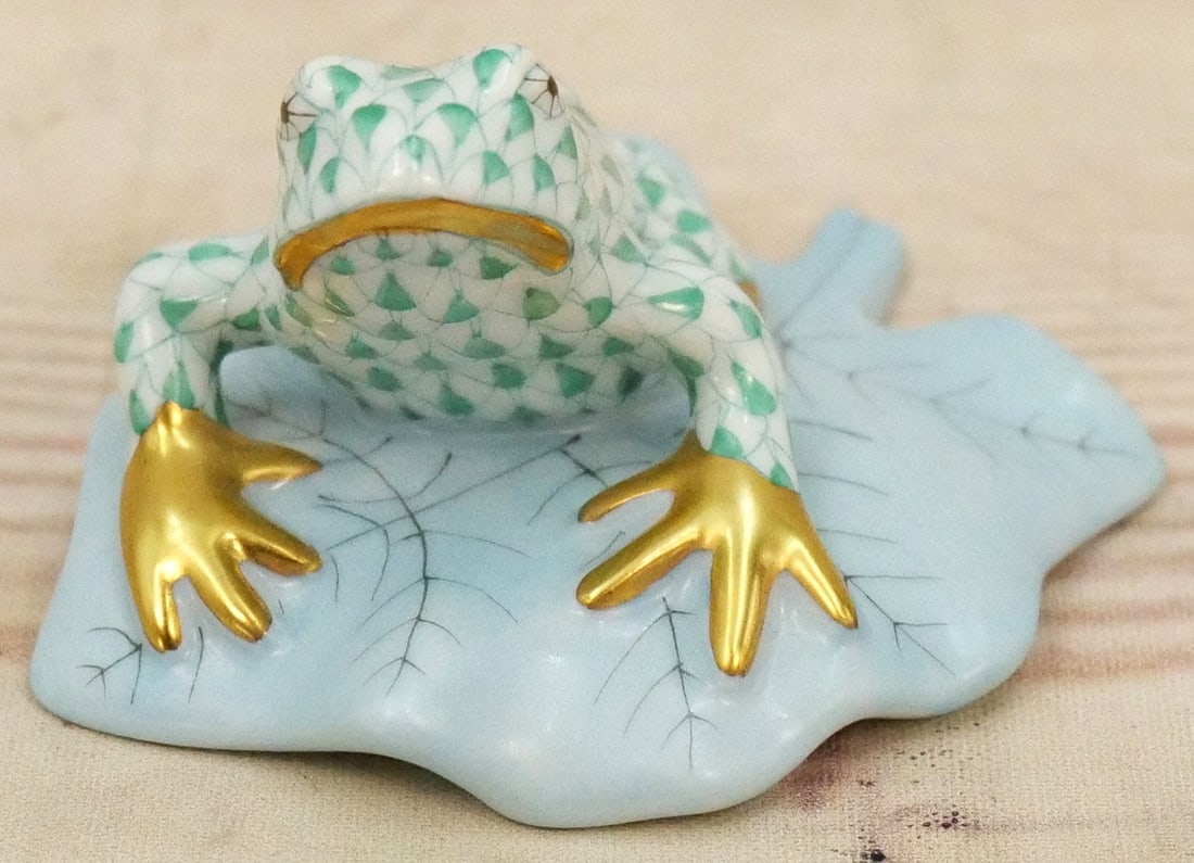 Herend Green Fishnet Frog Figurine (1 of 6)