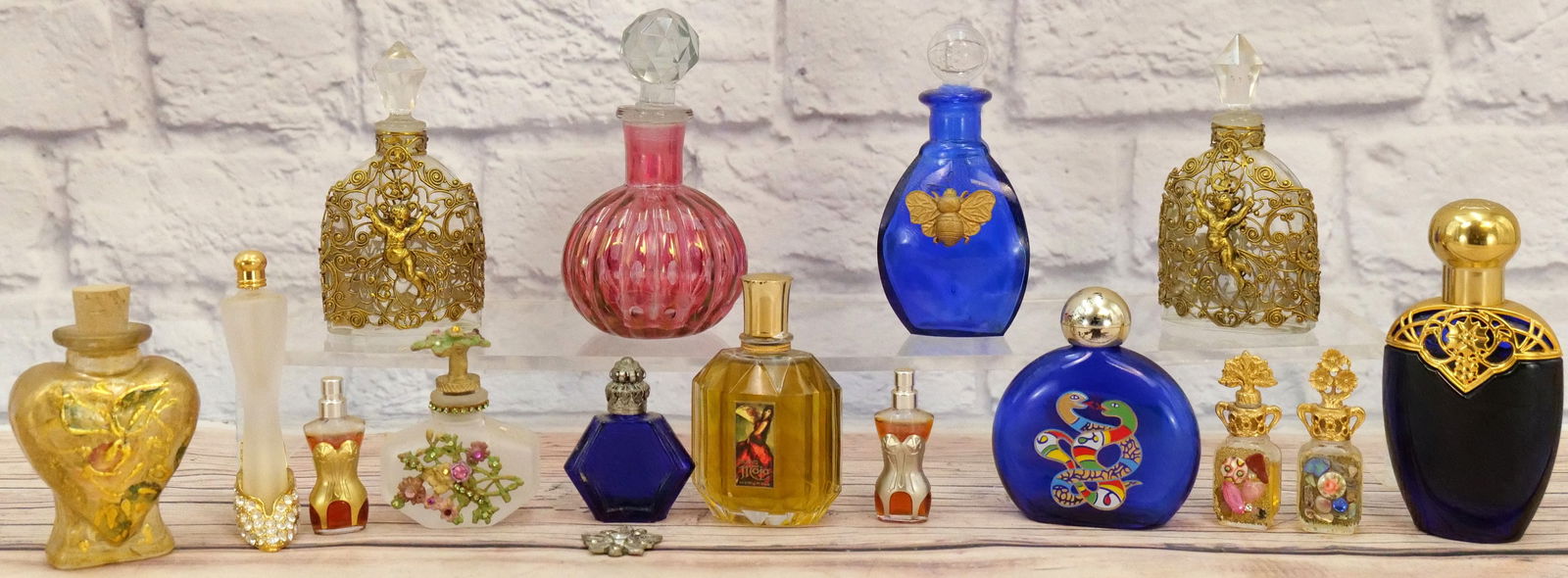 Lot of 15 Perfume Bottles (1 of 8)