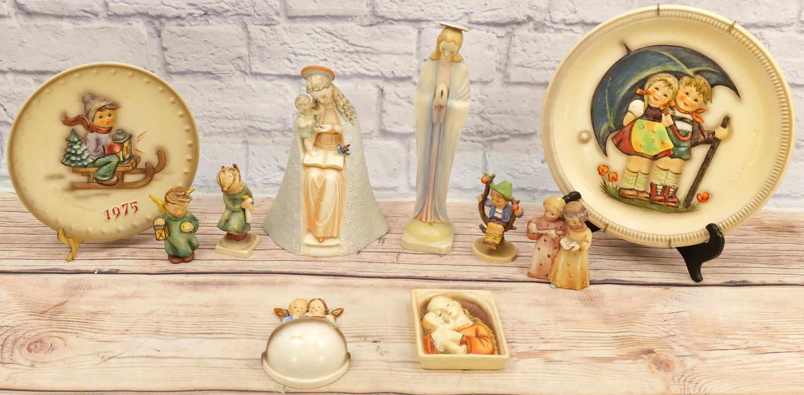 Group Lot of Hummels (1 of 9)