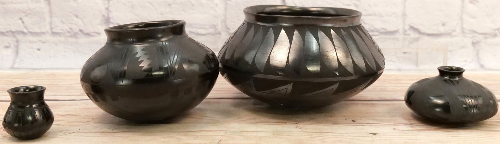 Lot of 4 Native American Indian/Mexican Pottery Vases (1 of 8)