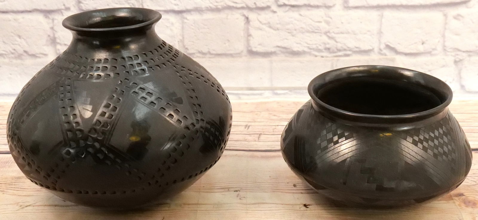 Lot of 2 Native American Indian/Southwestern Art Pottery Vases (1 of 8)