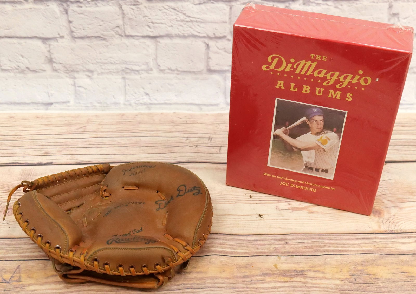 Group Lot of Baseball Items (1 of 7)