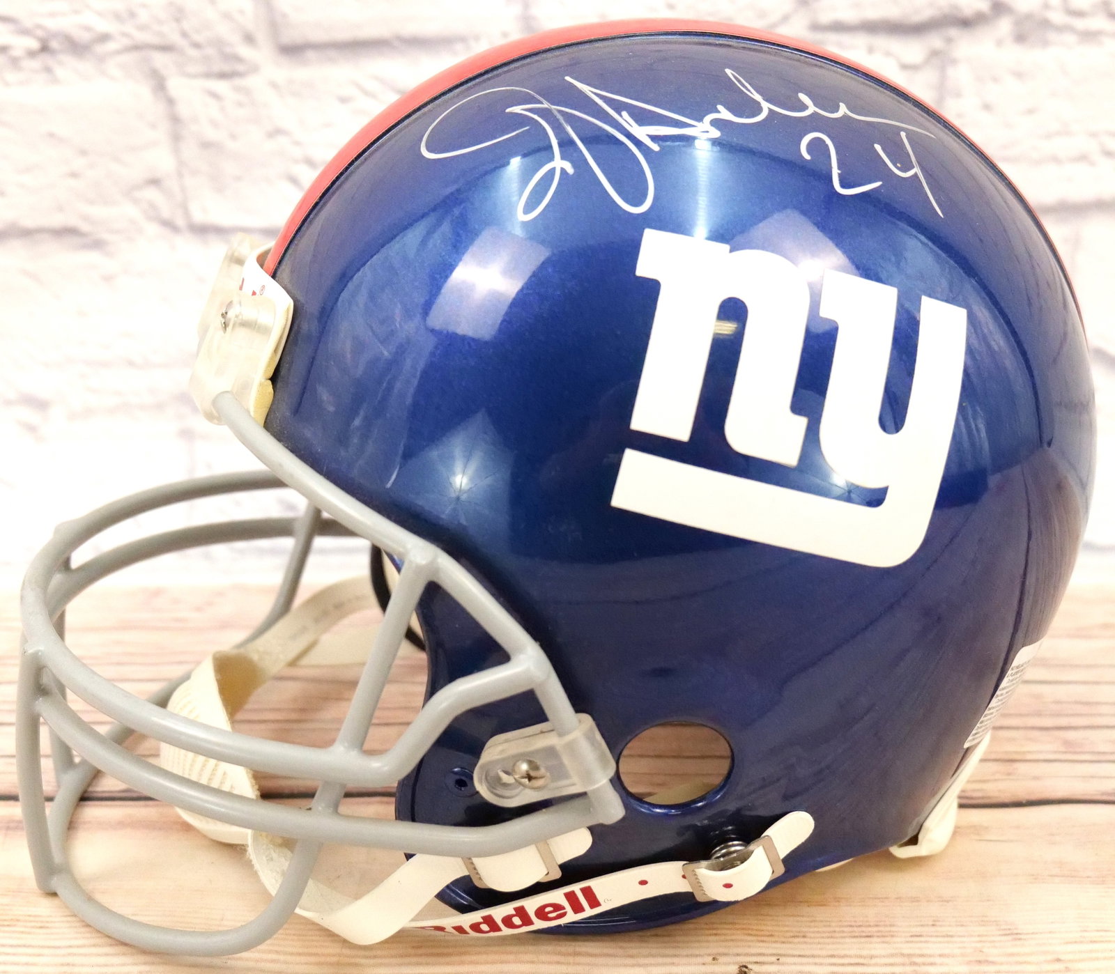 Autographed New York Giants Full Size Helmet: Autographed New York Giants Helmet - Signed by Otis Anderson and Other #9 - Unknown. All invoices must be paid within 24 hours of the sale. We offer multiple shipping options, please read the terms as