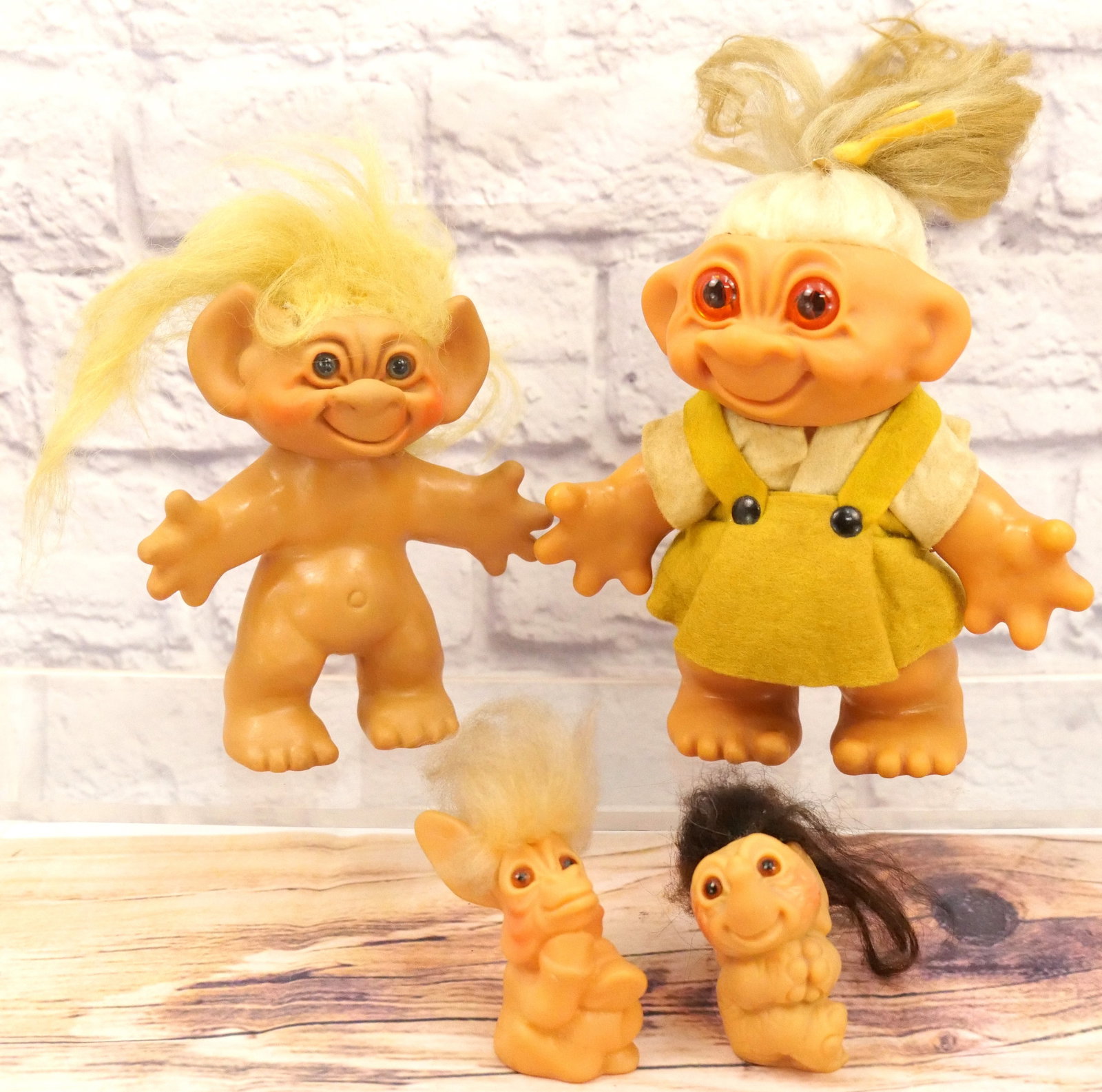 Lot of Vintage Trolls: Lot of Vintage Trolls including Thomas Dam Troll Bank, Uneda Wishnik, Dam Things Political Elephant, and Dam Things Donkey. All invoices must be paid within 24 hours of the sale. We offer multiple shi