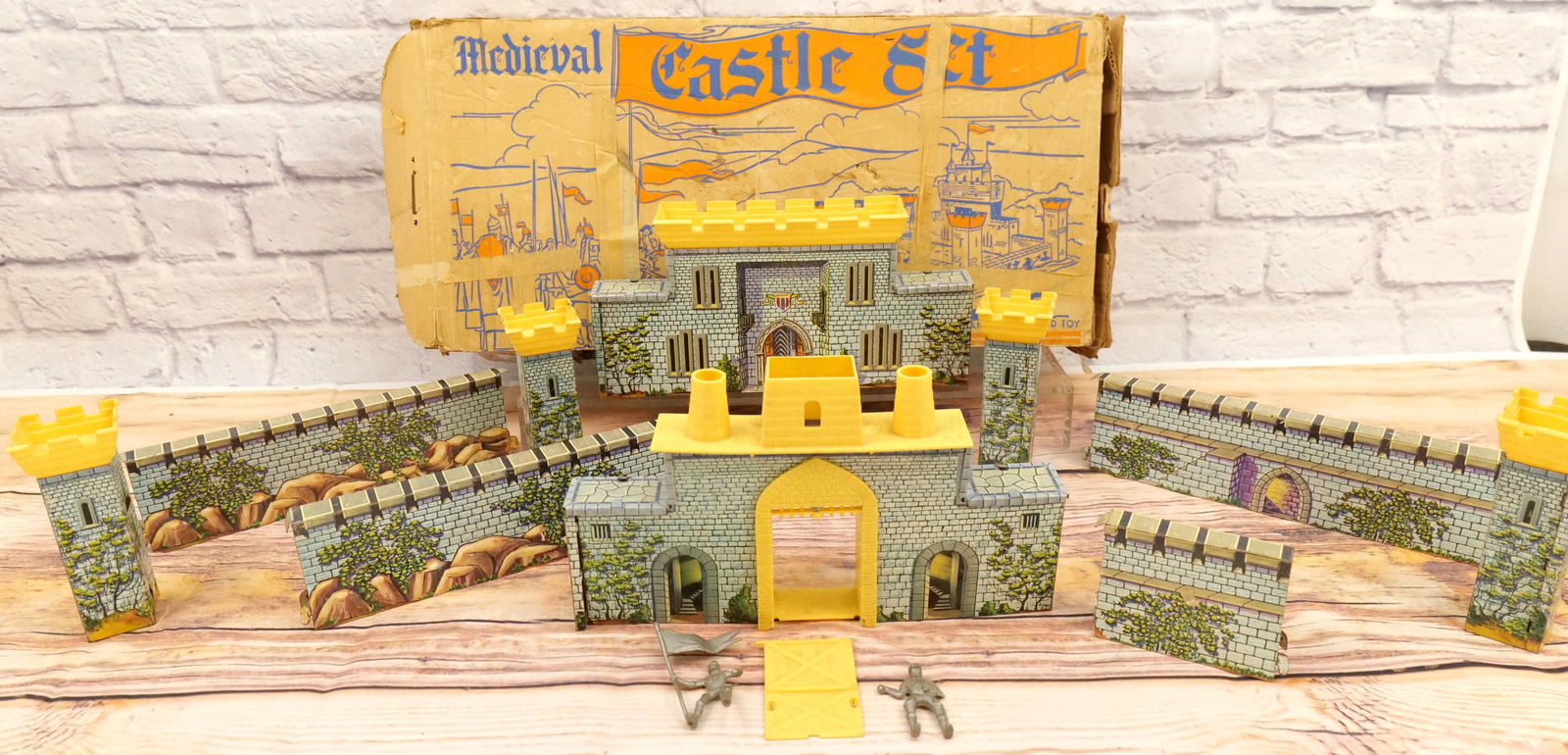 Marx Medieval Castle Set (1 of 6)