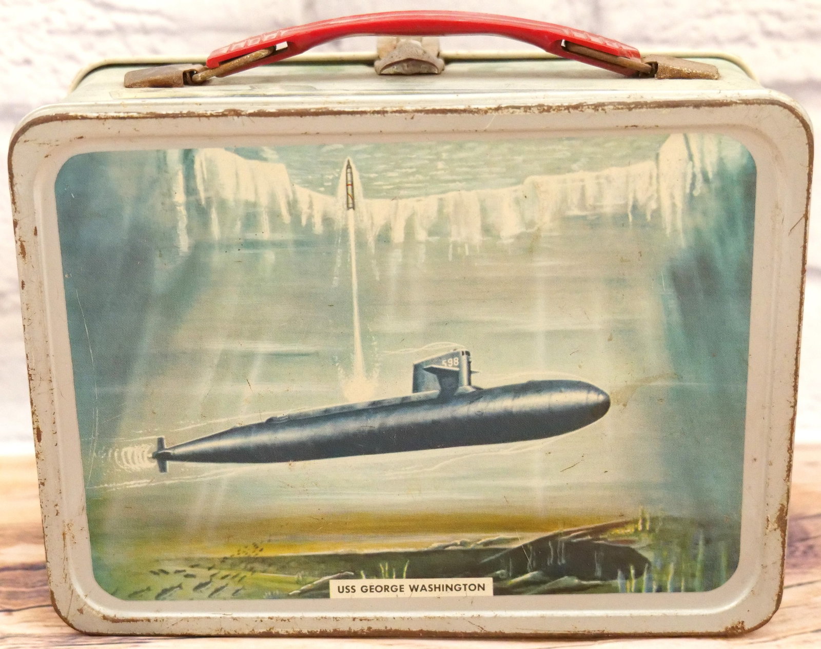 Vintage 1960 US Navy Metal Lunchbox (1 of 8)