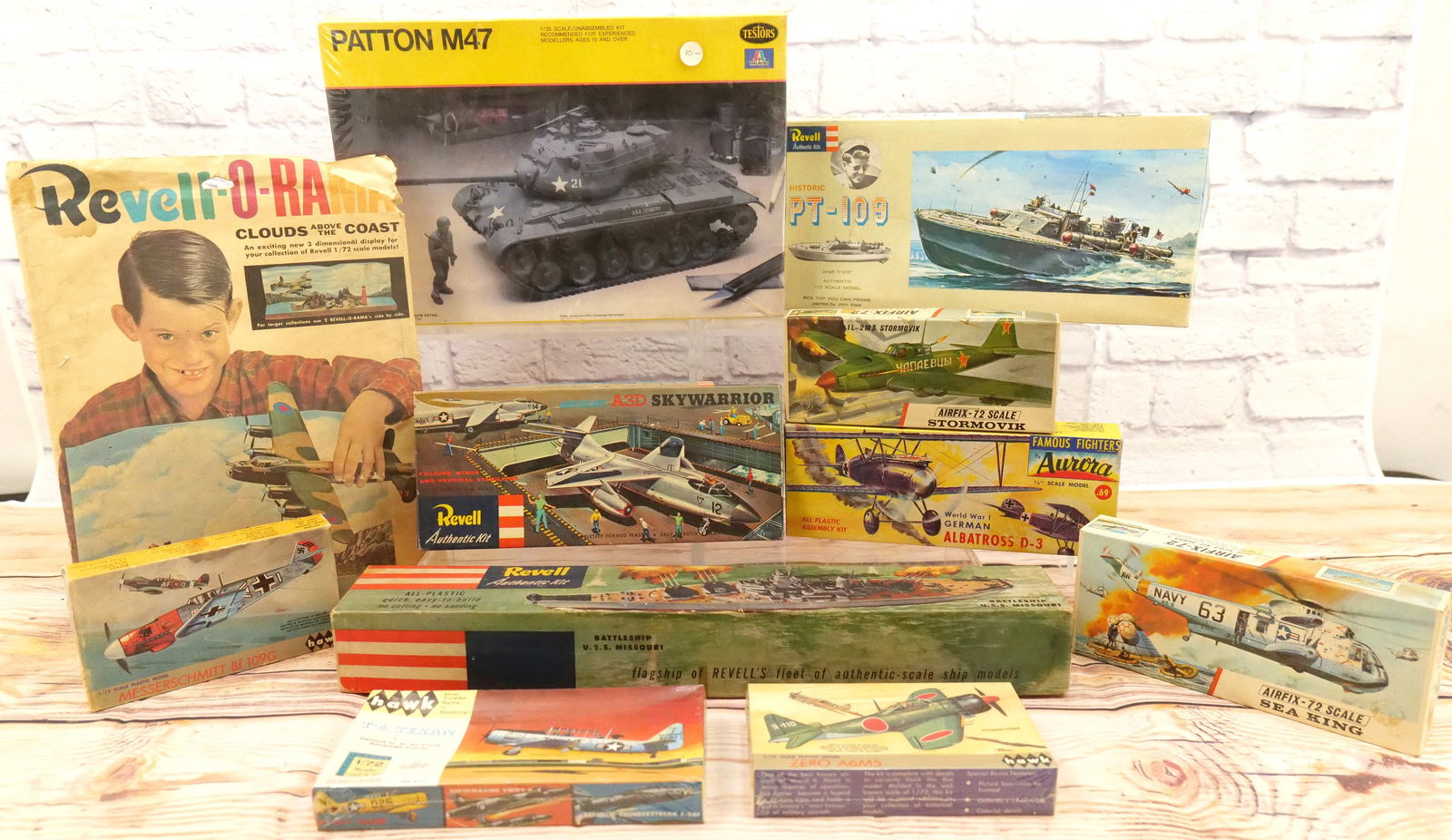 Lot of Vintage Airplane and Ship Model Kits (1 of 10)