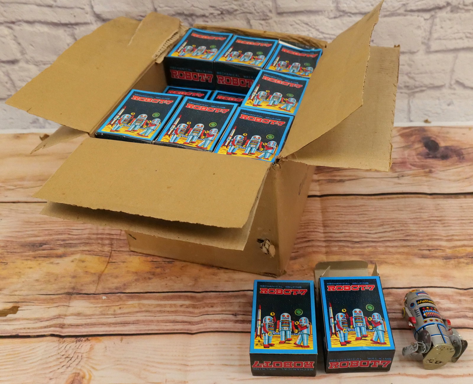 Full Case of Robot 7 Figures (1 of 4)