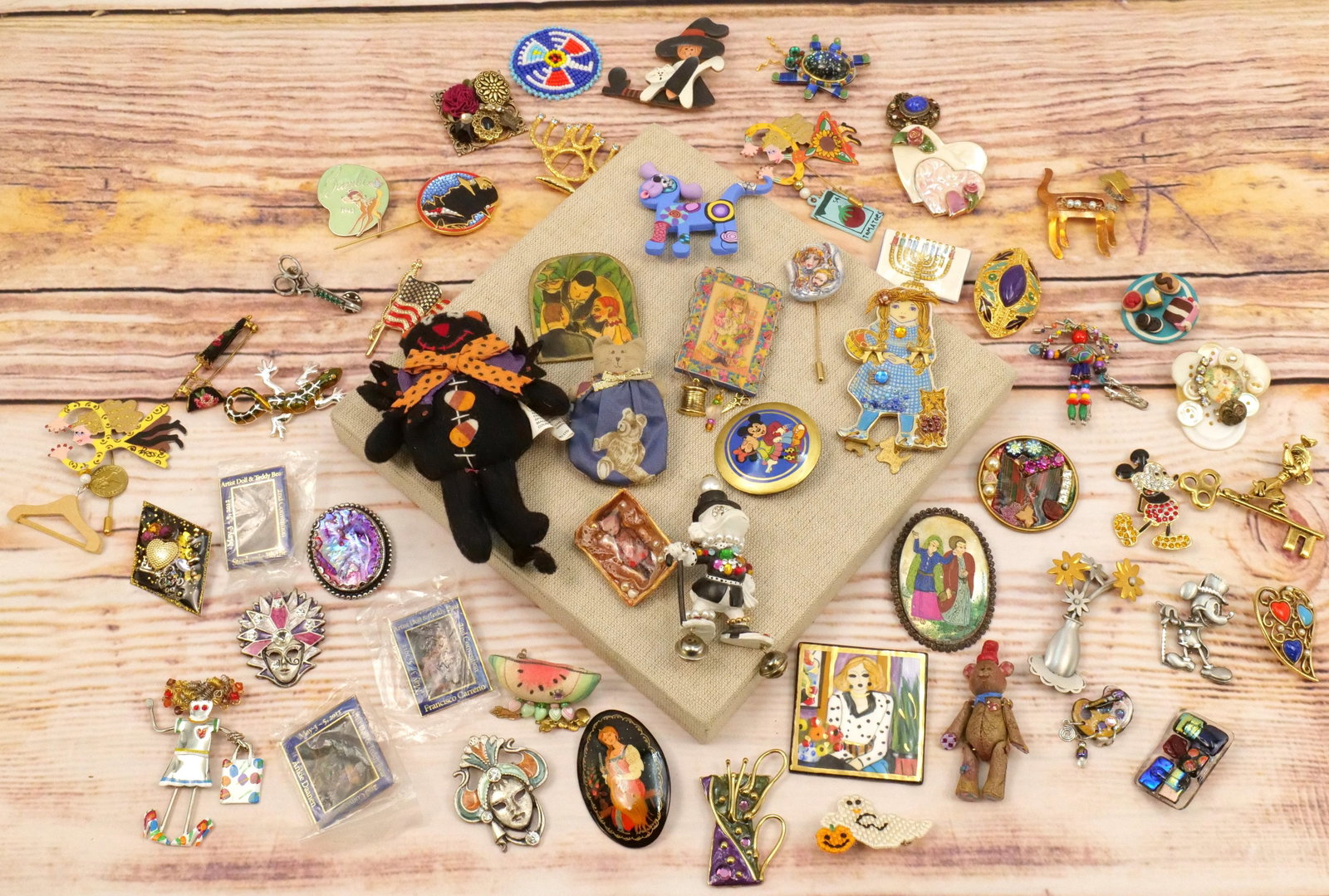 Lot of Costume Jewelry Pins: Lot of Costume Jewelry Pins including Scrooge McDuck, Mickey Mouse, Halloween, Hannukah, and Many Other Local Artist Pieces. All invoices must be paid within 24 hours of the sale. We offer multiple sh