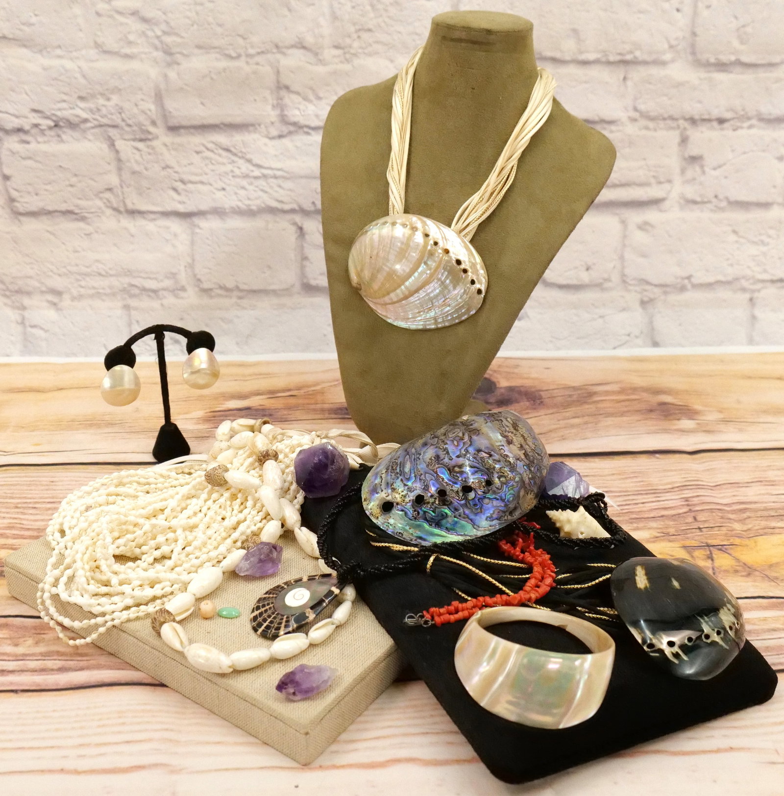 Lot of Shell Jewelry (1 of 6)