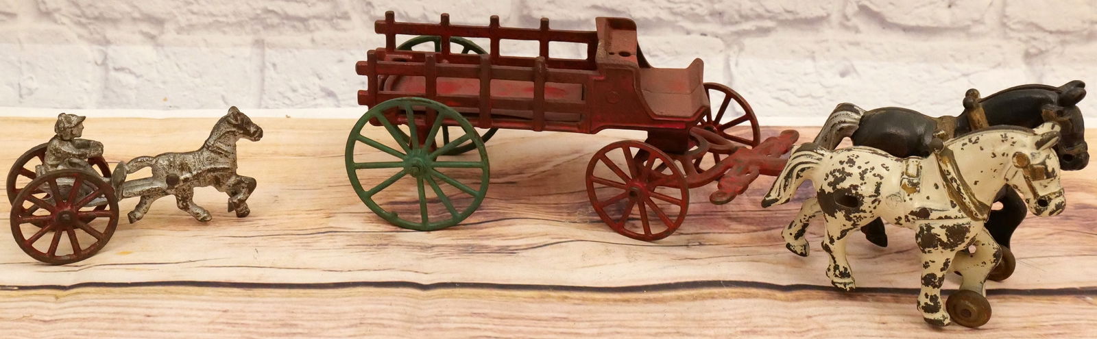 Lot of 2 Antique Cast Iron Horse Drawn Pull Toys (1 of 8)