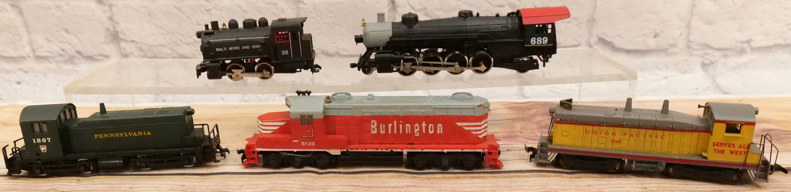 Lot of 5 HO Gauge Engines (1 of 10)